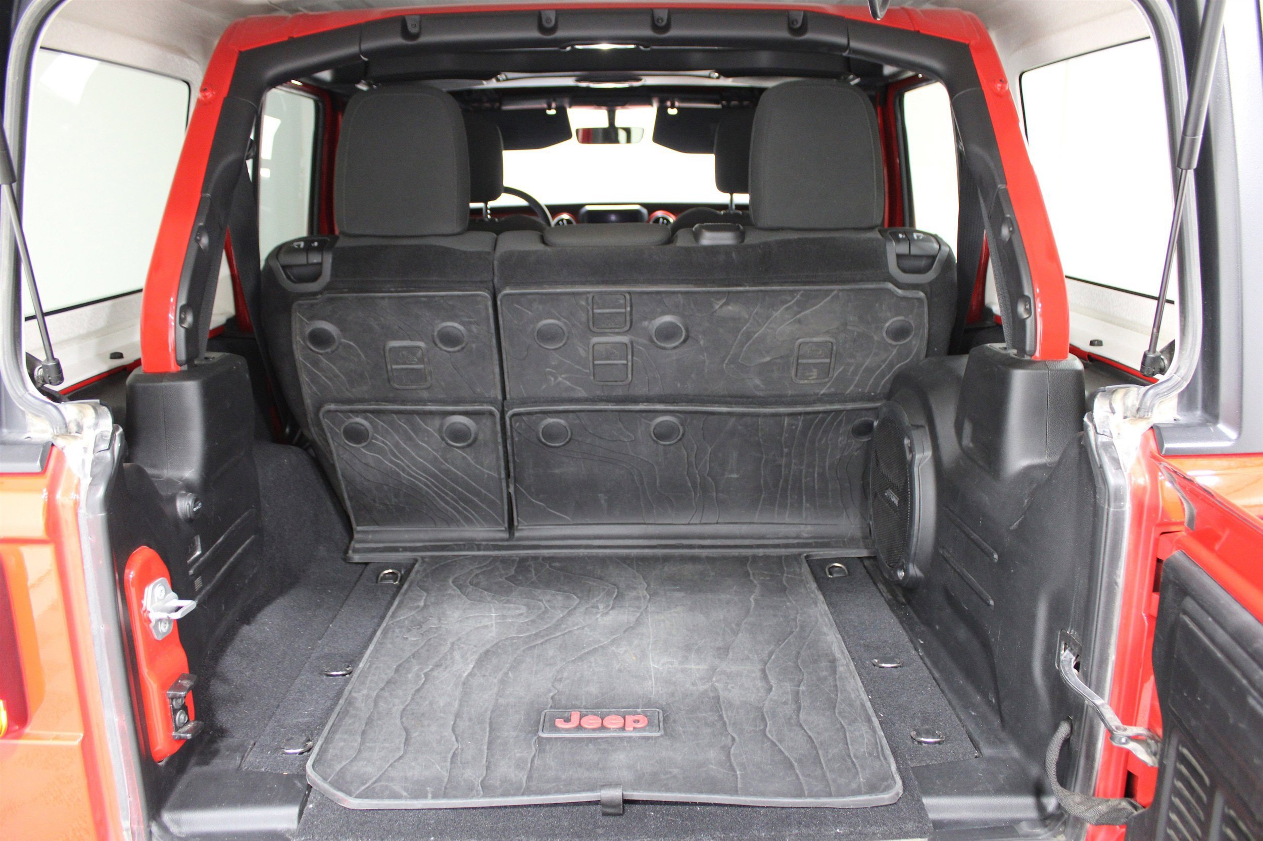 Used 2018 Firecracker Red Clearcoat Jeep Rubicon image 21