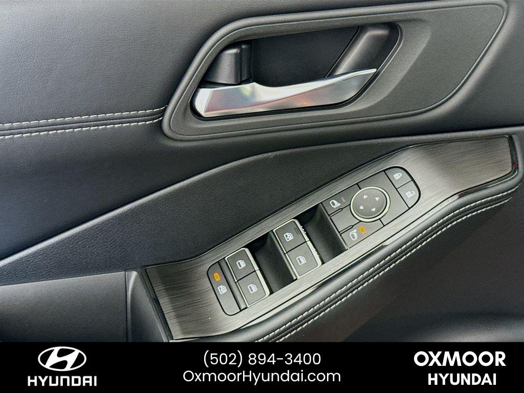 Used 2025 Scarlet Ember Tintcoat Nissan SL image 18
