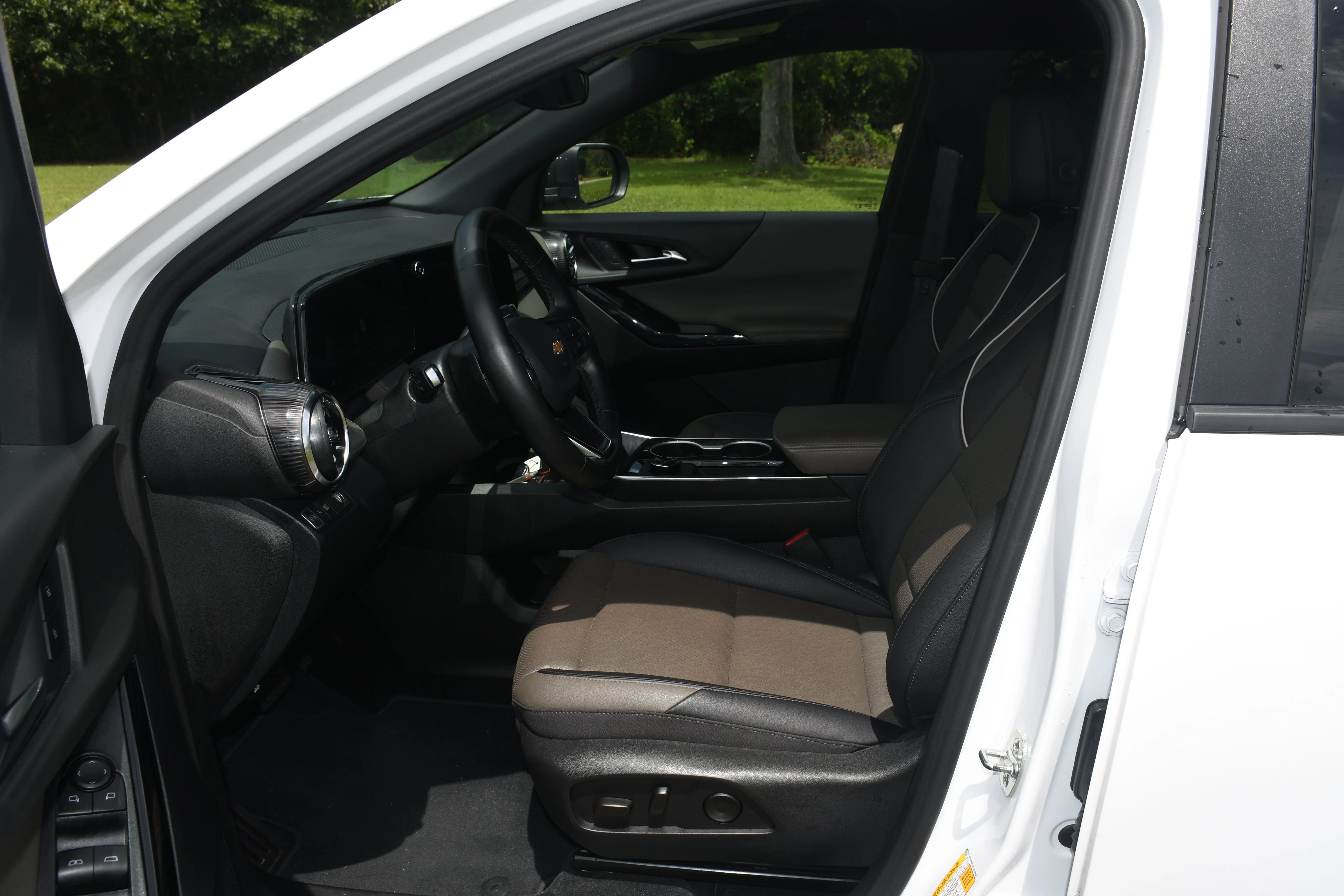 Used 2026 White Chevrolet LT image 6