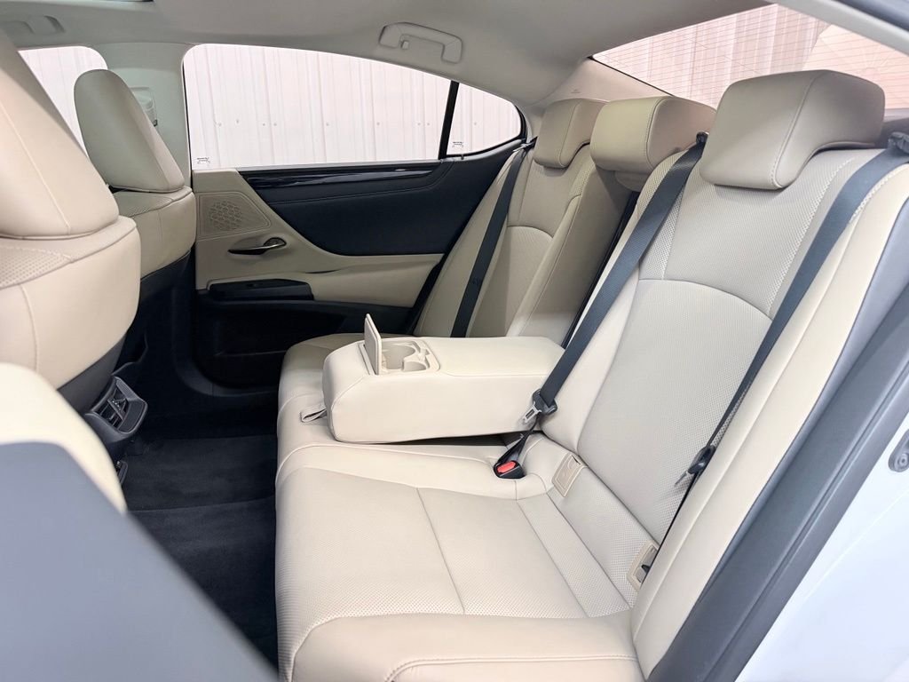 Used 2021 White Lexus 350 image 34