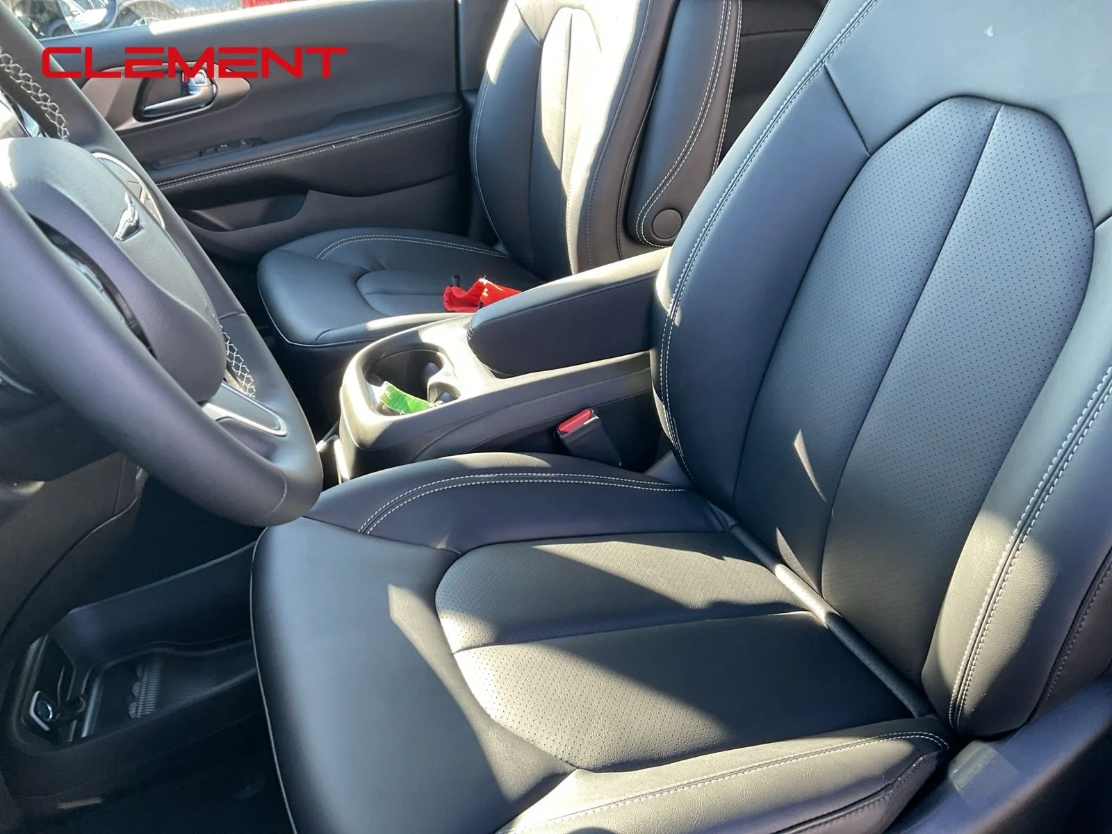 New 2026 Diamond Black Crystal Pearl-Coat Exterior Paint Chrysler Select image 17