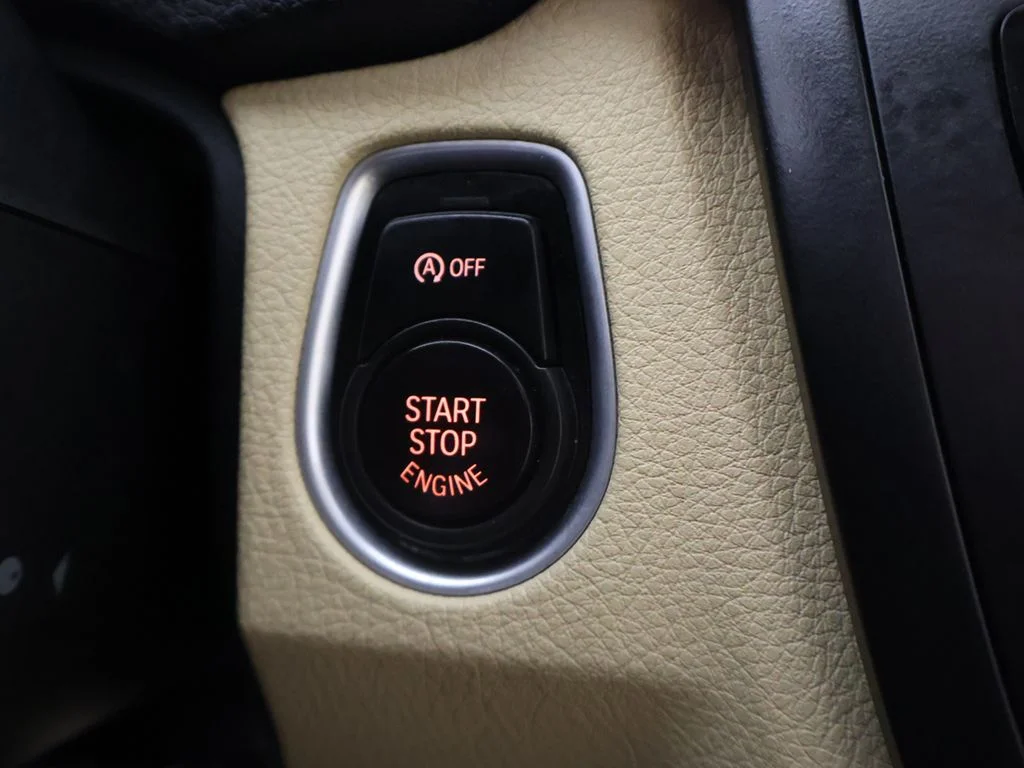 Used 2015 White BMW 328i xDrive image 37