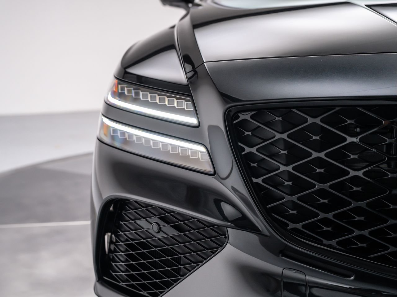 New 2026 Vik Black Genesis 3.5T E-SC MHEV PRESTIGE BLACK image 15