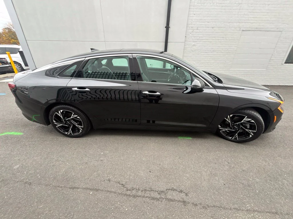 Used 2025 Black Kia GT-Line image 7