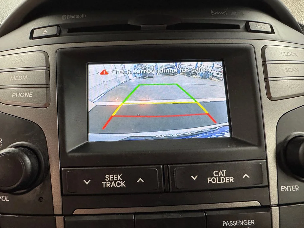 Used 2014 Silver Hyundai SE image 22