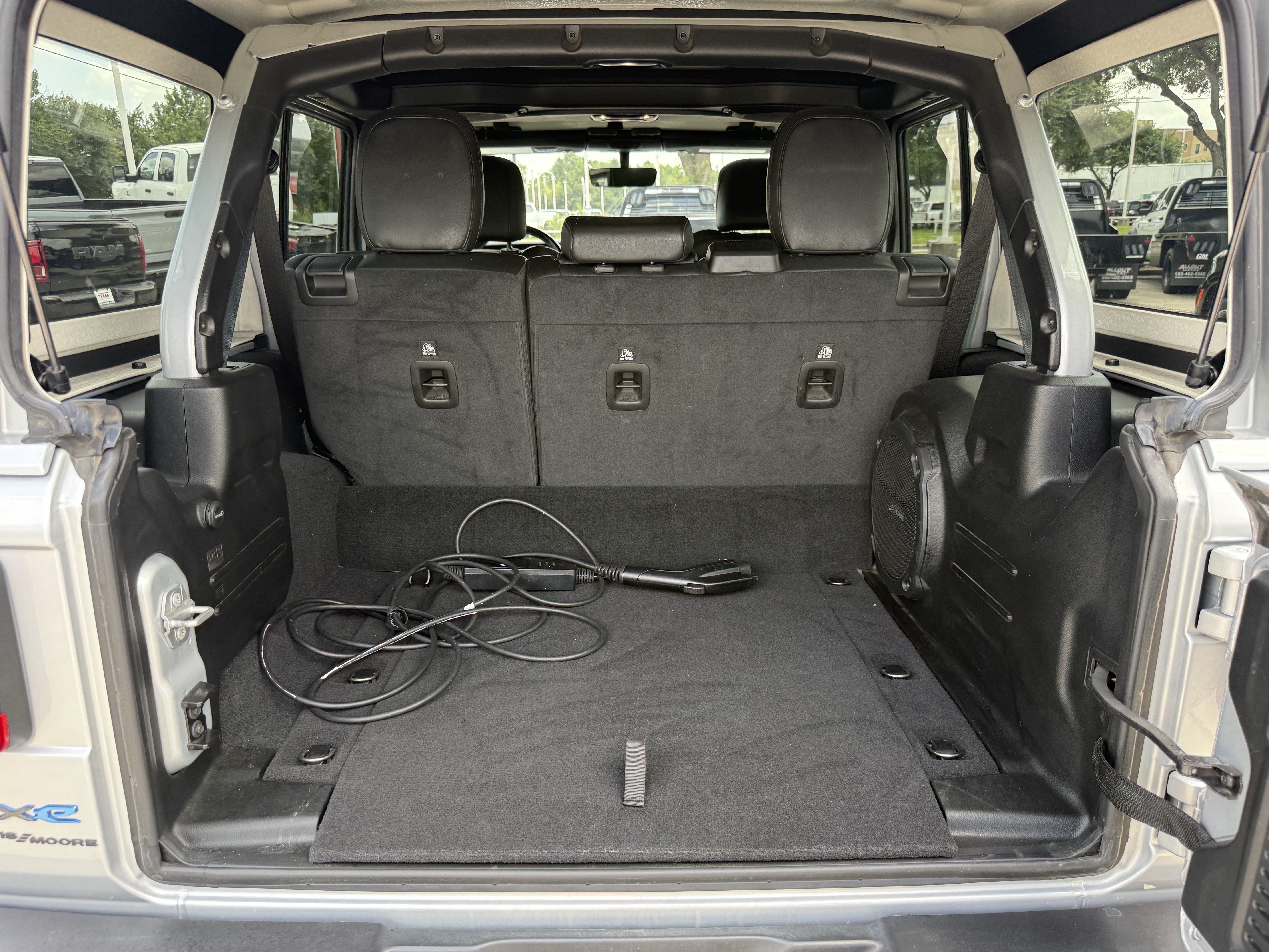 Used 2023 Silver Zynith Clearcoat Jeep  image 29