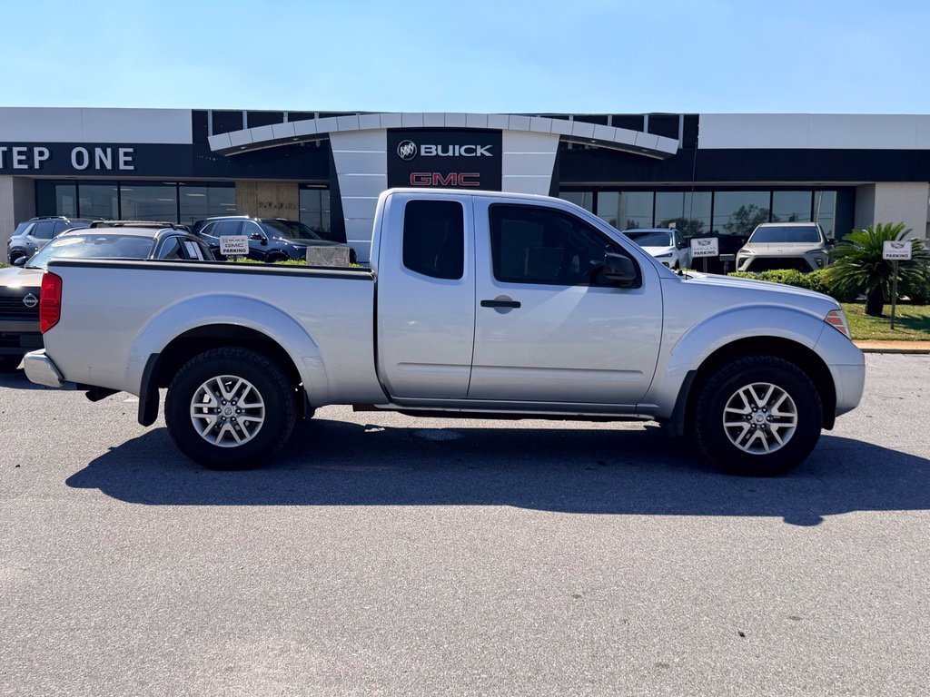 Used 2015 Silver Nissan SV image 7