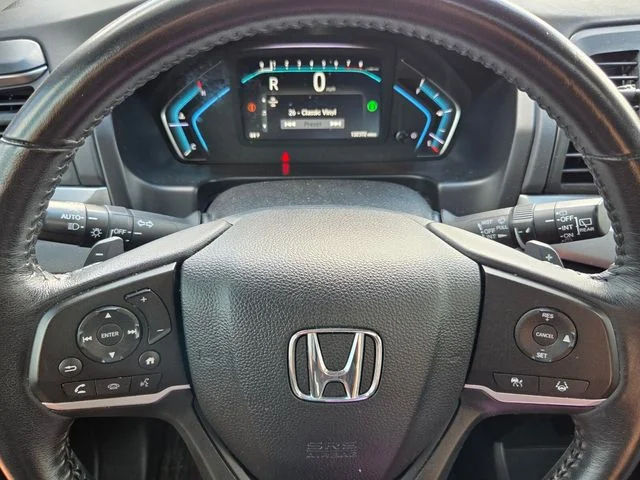 Used 2021 Silver Honda EX-L image 19