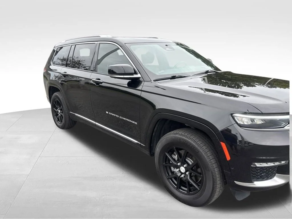 Used 2021 Black Jeep Summit image 9
