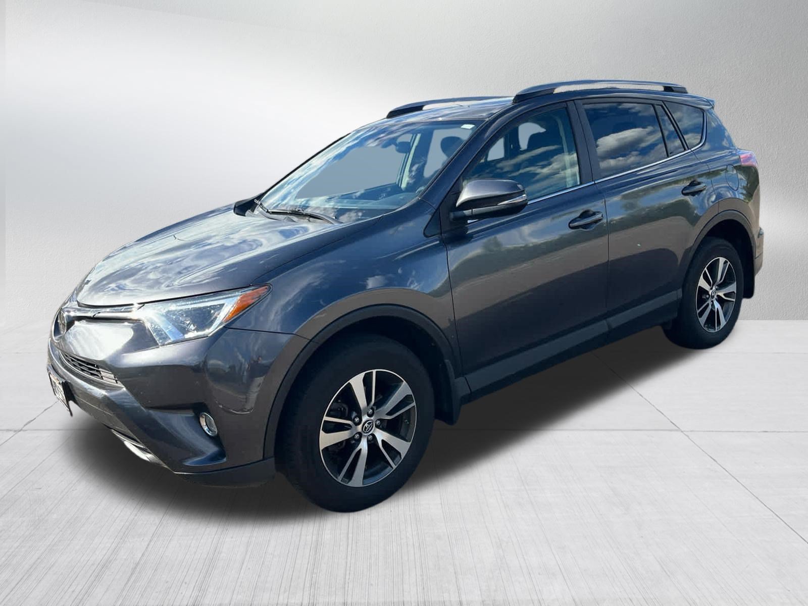 Used 2018 Magnetic Gray Metallic Toyota XLE image 3