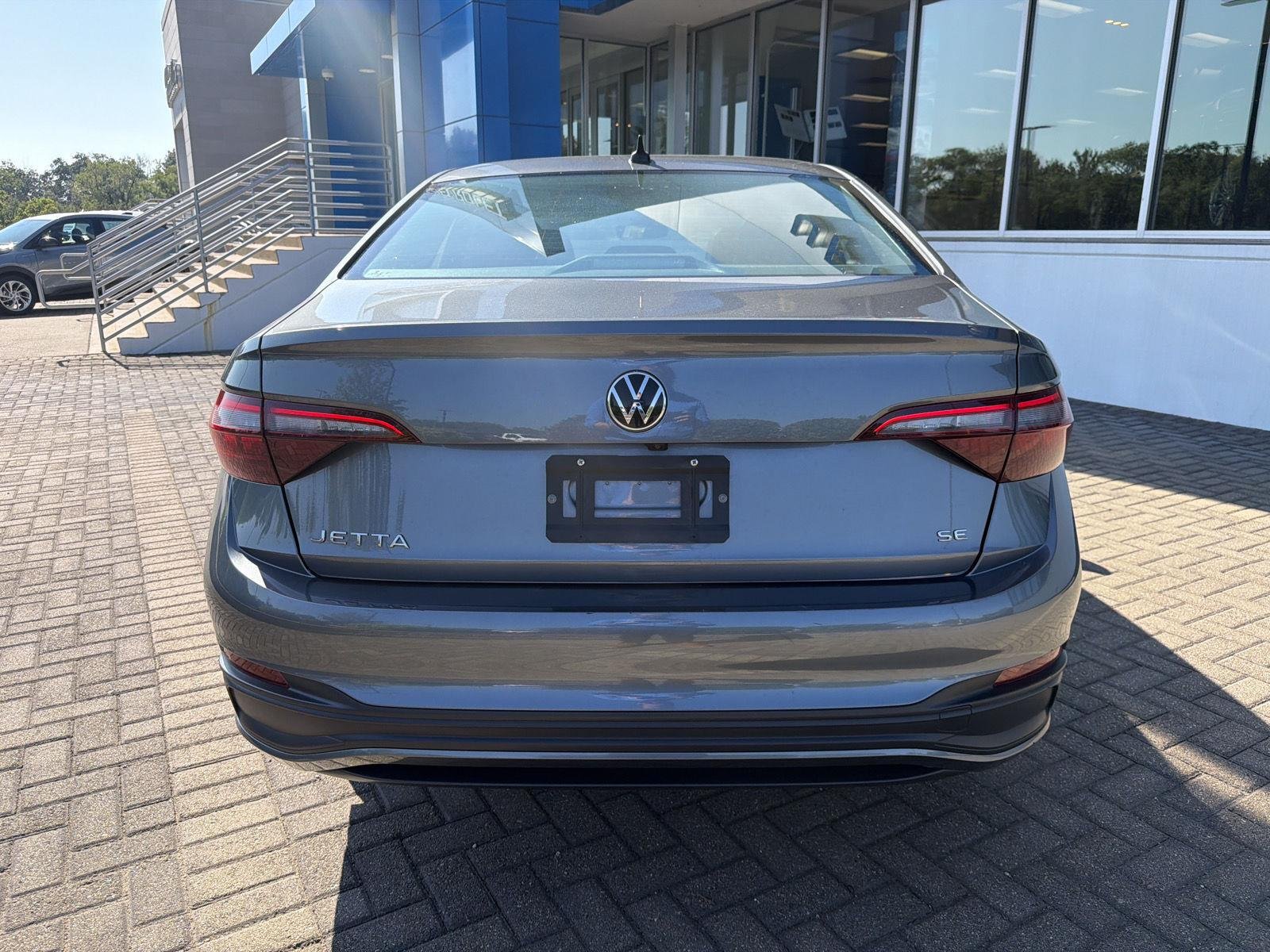 Used 2024 Pyrite Silver Metallic Volkswagen SE image 4