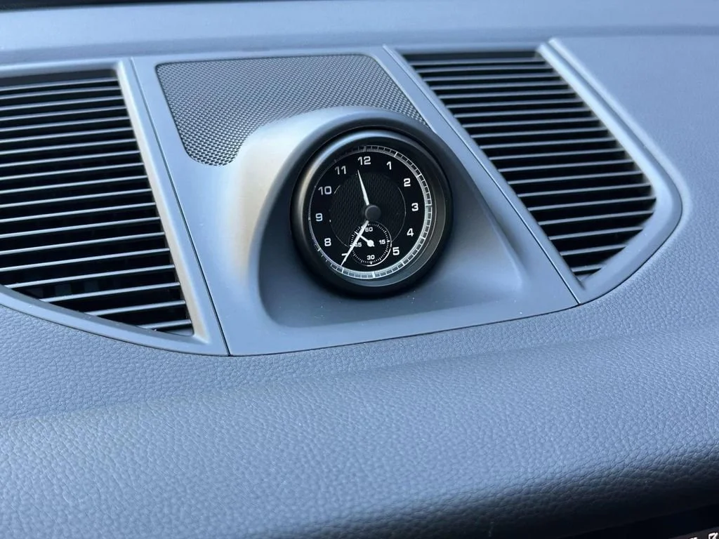 2026 Porsche Macan - Photo 23