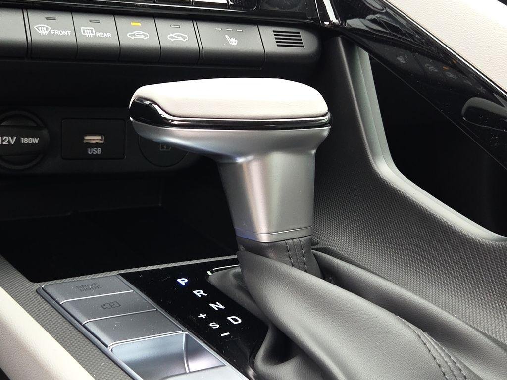 2025 Hyundai Elantra Limited - Photo 20