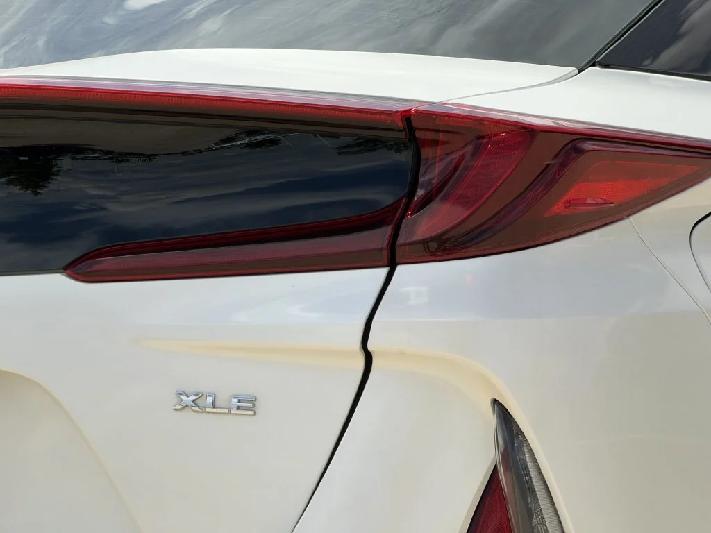 Used 2020 White Toyota XLE image 6