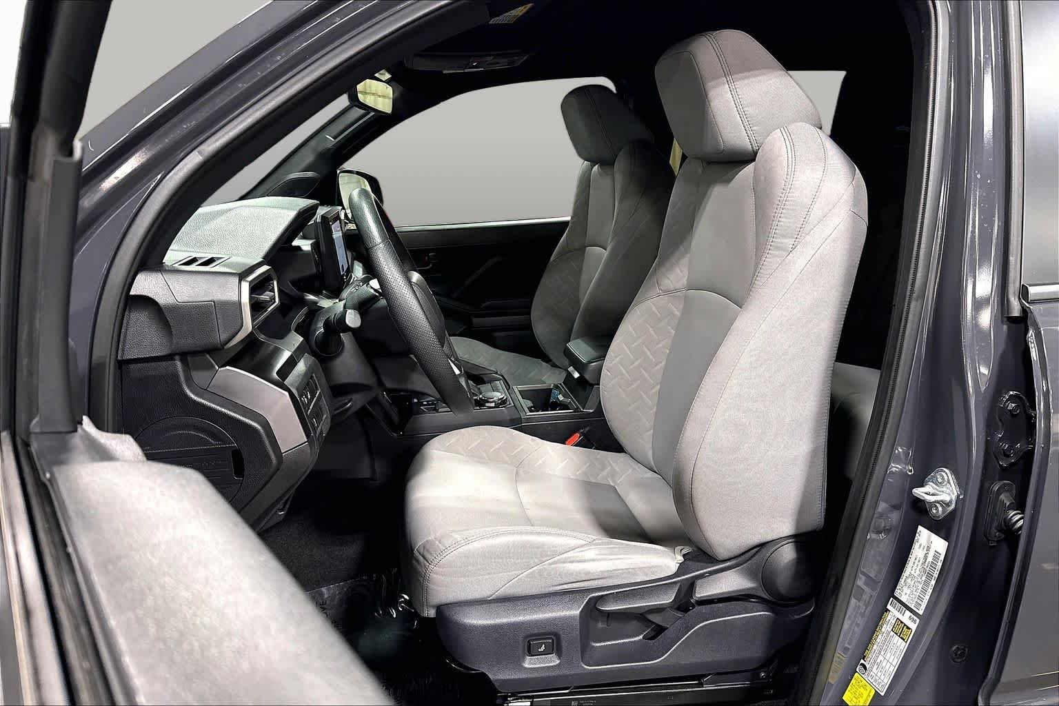 Used 2025 Underground Toyota SR5 image 7
