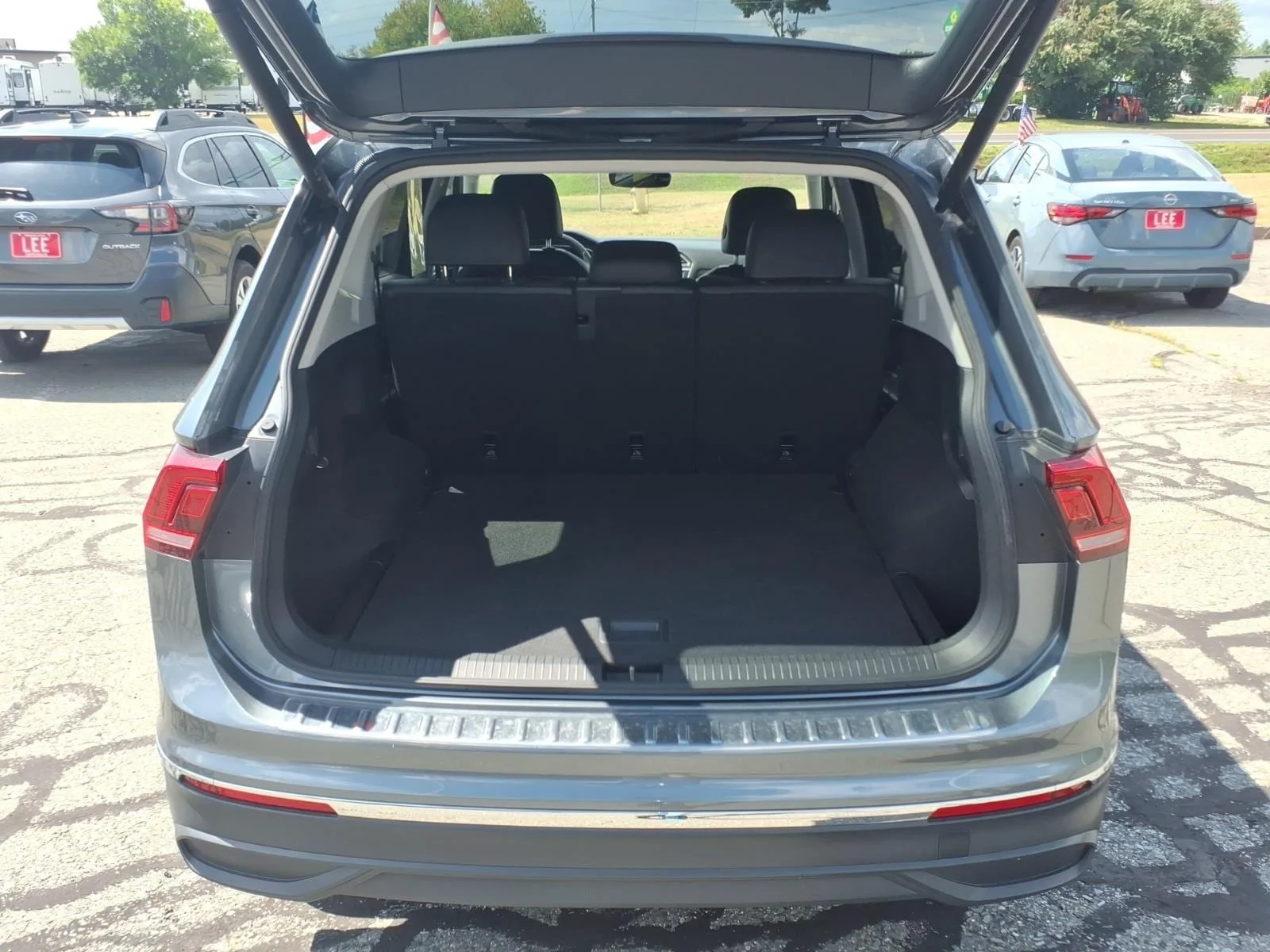 Used 2024 Platinum Gray Volkswagen 2.0T SE image 12