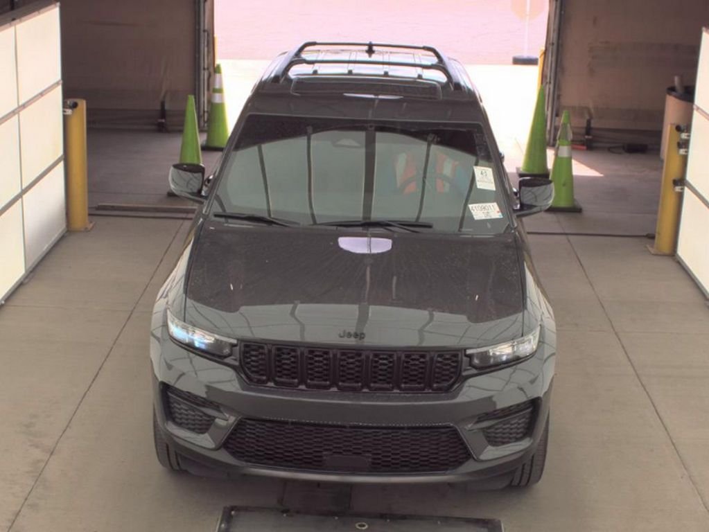 Used 2024 Gray Jeep Altitude X image 2