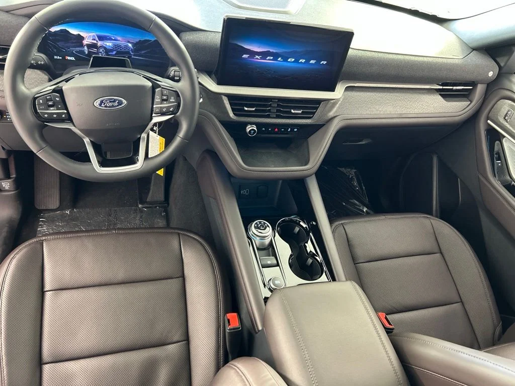 New 2026 Rapid Red Metallic Tinted Clearcoat Ford Platinum™ image 7