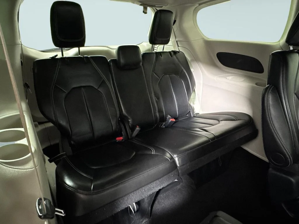 Used 2024 Black Chrysler Touring L image 16