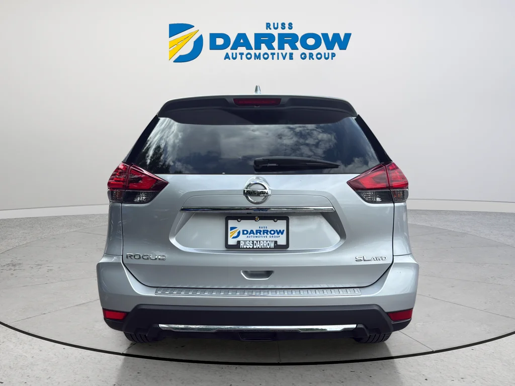 Used 2017 Silver Nissan SL image 16
