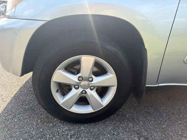 Used 2004 Gray Toyota Base image 32