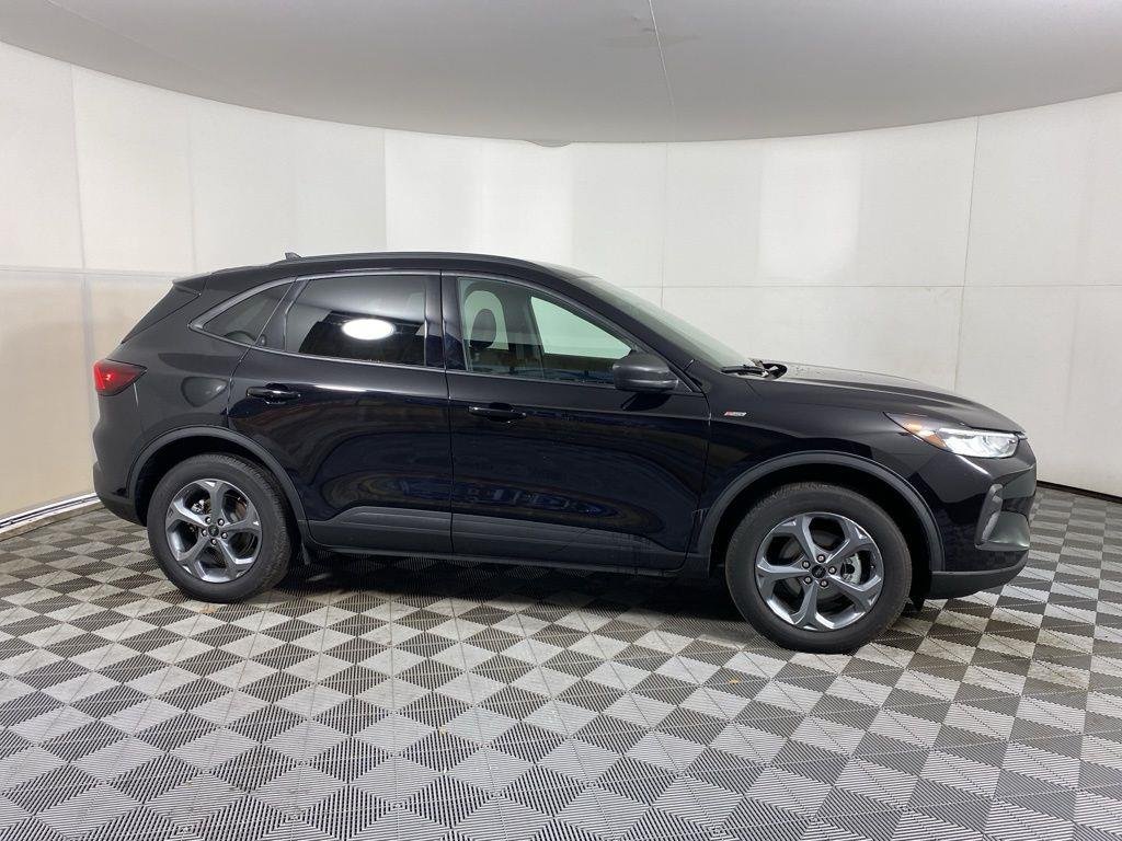 Used 2025 Agate Black Metallic Ford ST-Line image 2