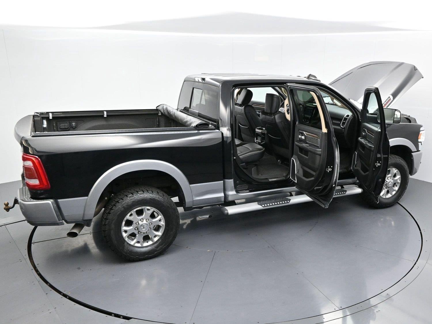 Used 2021 Diamond Black Crystal Pearlcoat Ram Laramie image 43
