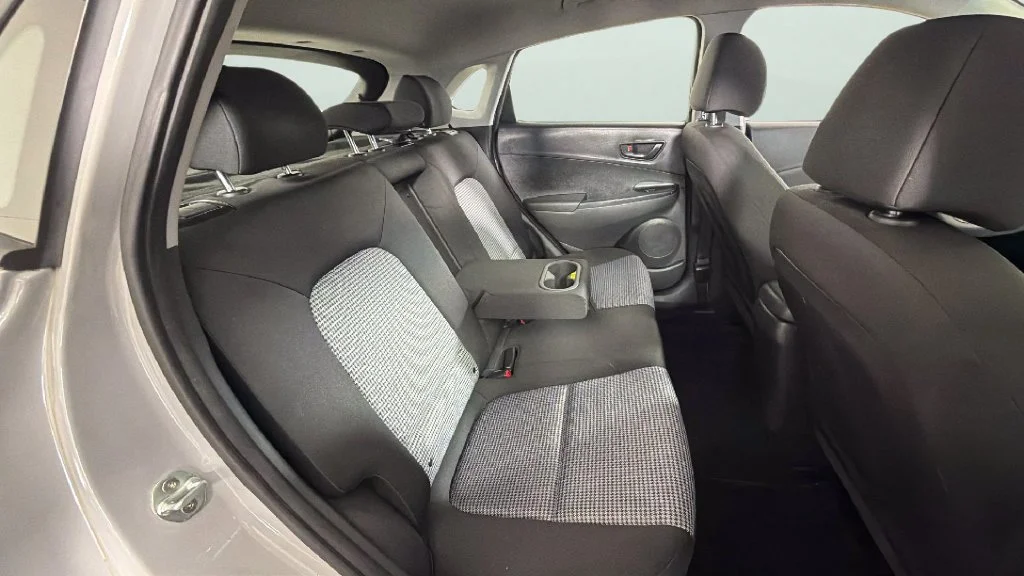 Used 2022 Silver Hyundai SE image 30