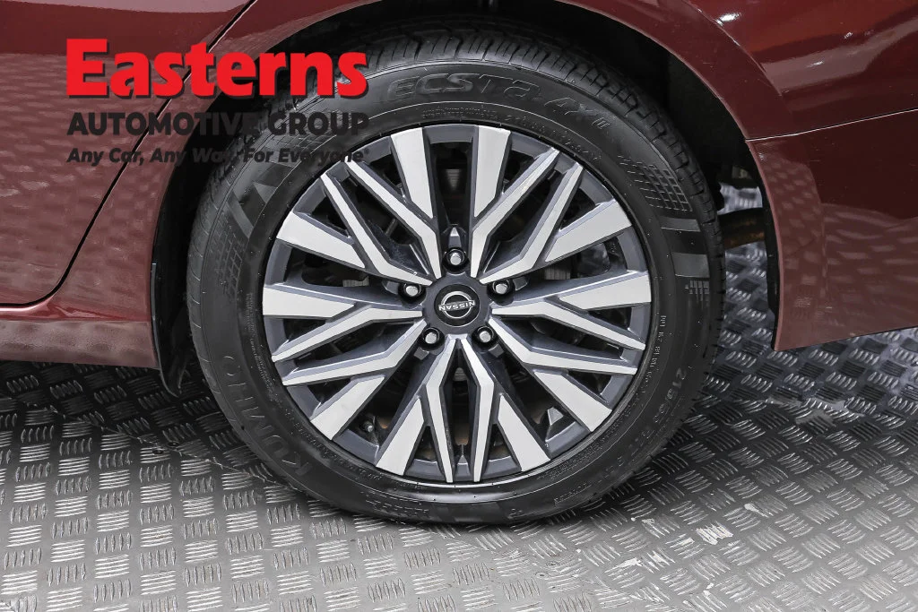 Used 2024 Red Nissan 2.5 SV image 16
