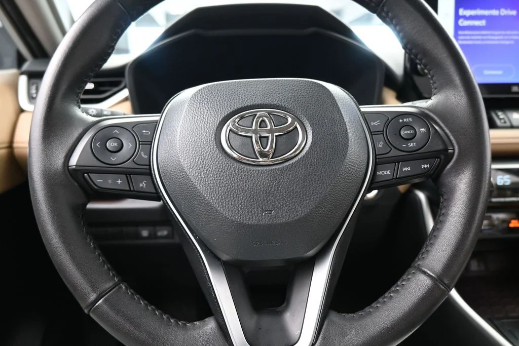 Used 2023 Ice Cap Toyota Limited image 26