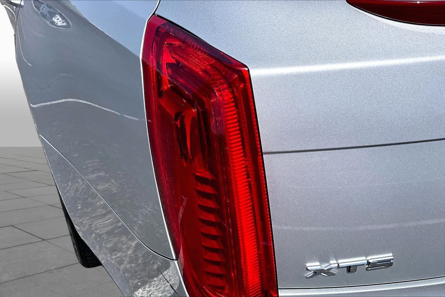 Used 2013 Radiant Silver Metallic Cadillac Premium image 25