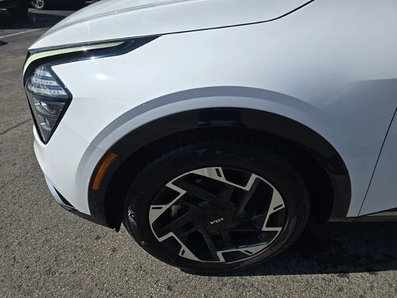 Used 2023 White Kia SX-Prestige image 10