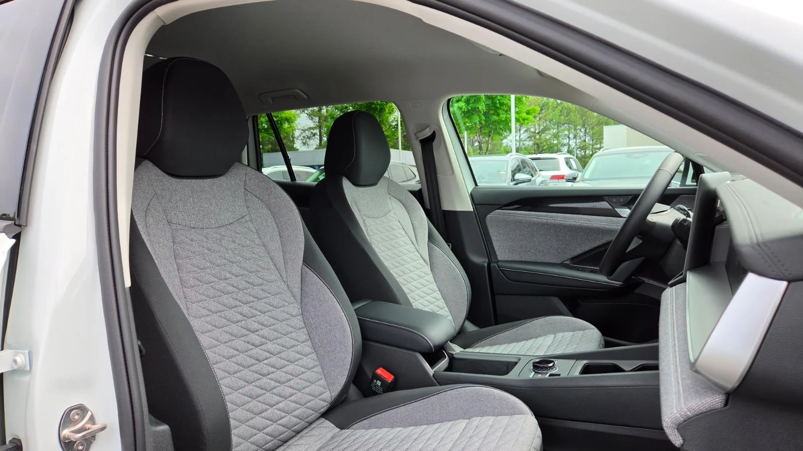 New 2026 pure white Volkswagen S image 43