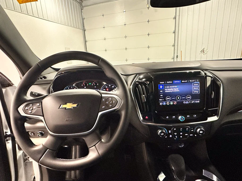 Used 2023 SUMMIT WHITE Chevrolet LT Cloth image 39