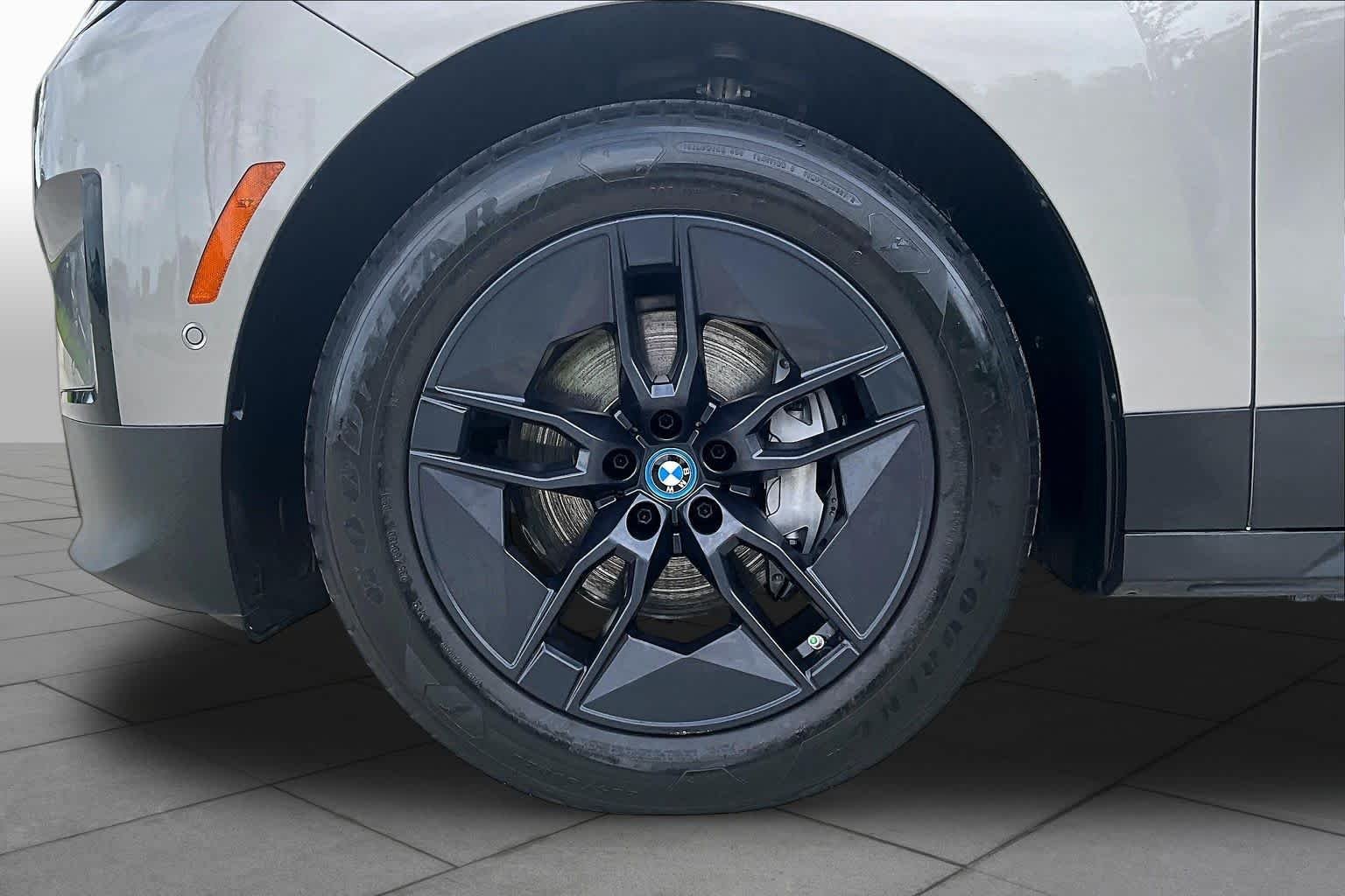 Used 2024 Oxide Grey Metallic BMW xDrive50 image 10