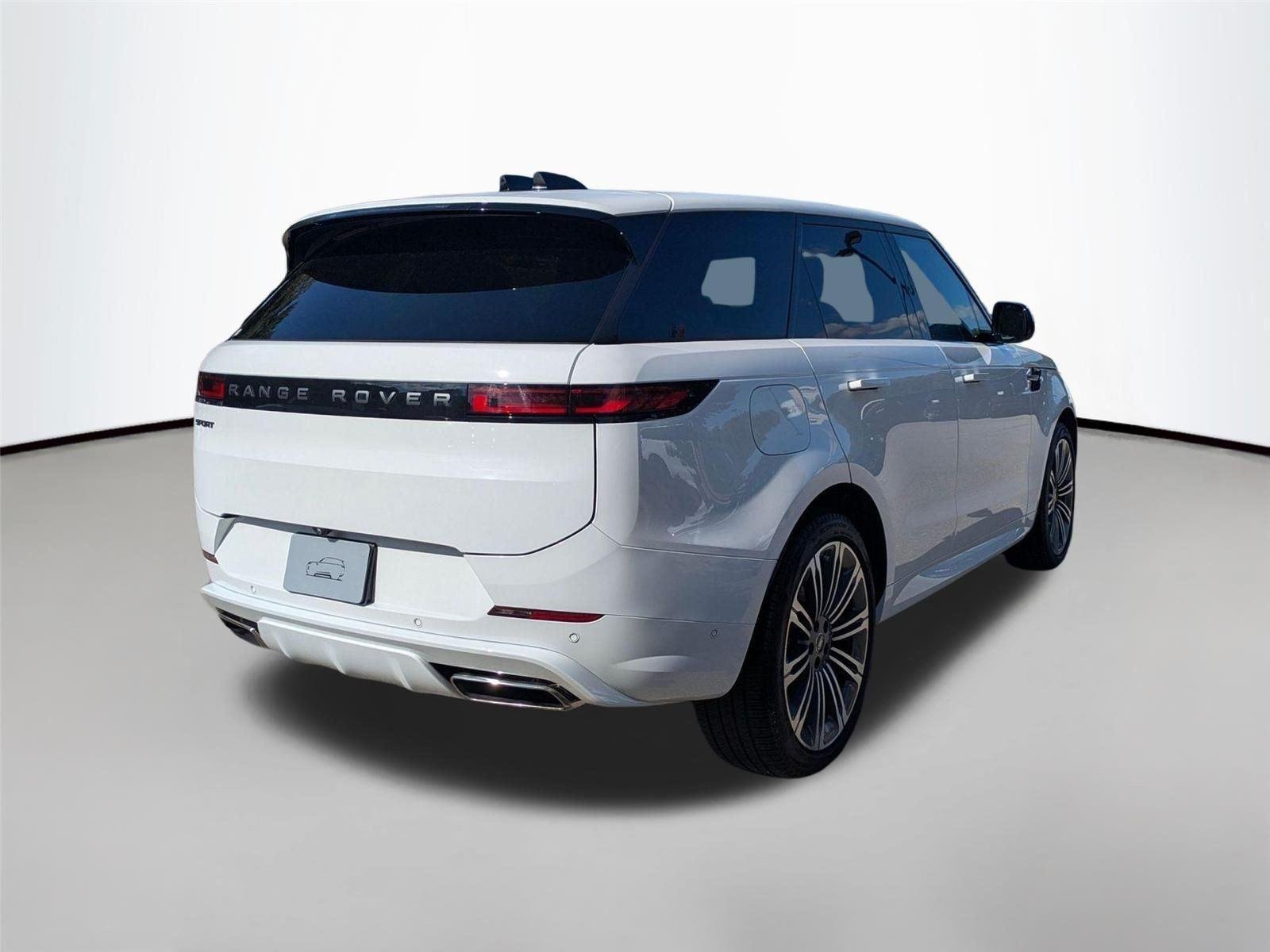 Used 2024 Fuji White Land Rover Dynamic SE image 5