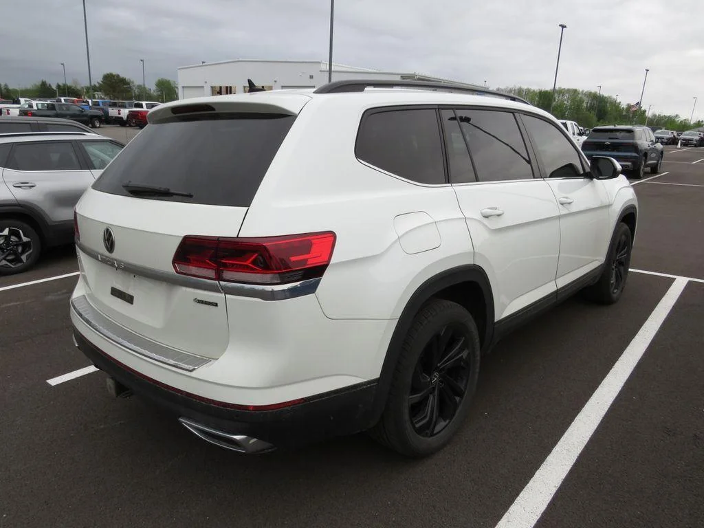 Used 2023 Pure White Volkswagen 3.6L V6 SE w/Technology image 15
