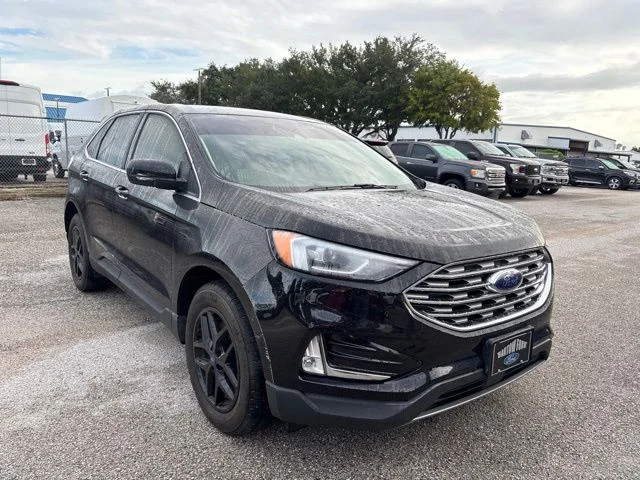 Used 2022 Black Ford SEL image 3