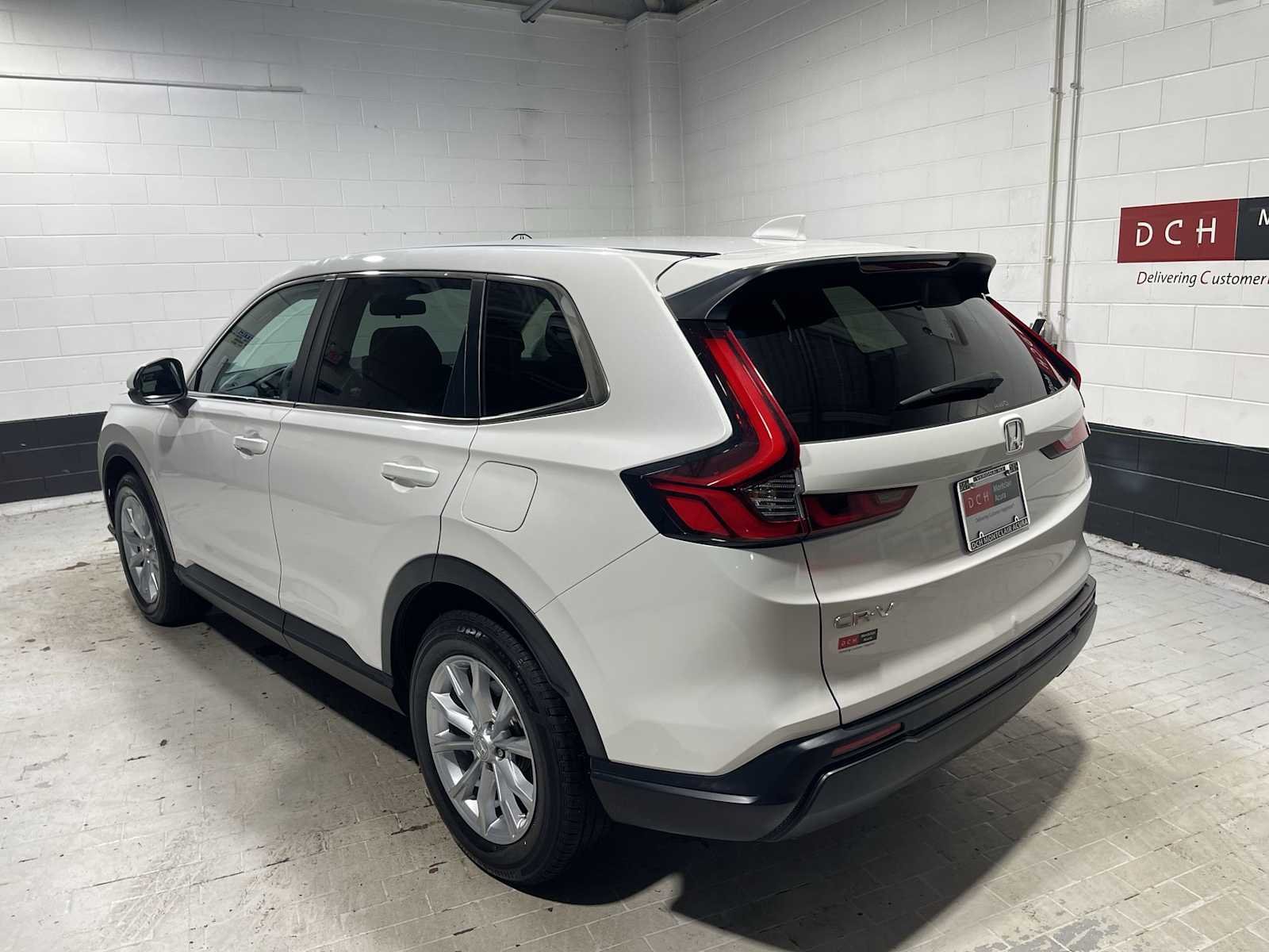 Used 2024 Platinum White Pearl Honda EX image 4