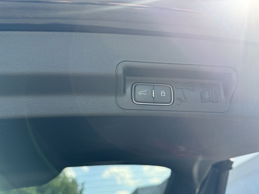 Used 2023 Black Ford XLT image 35