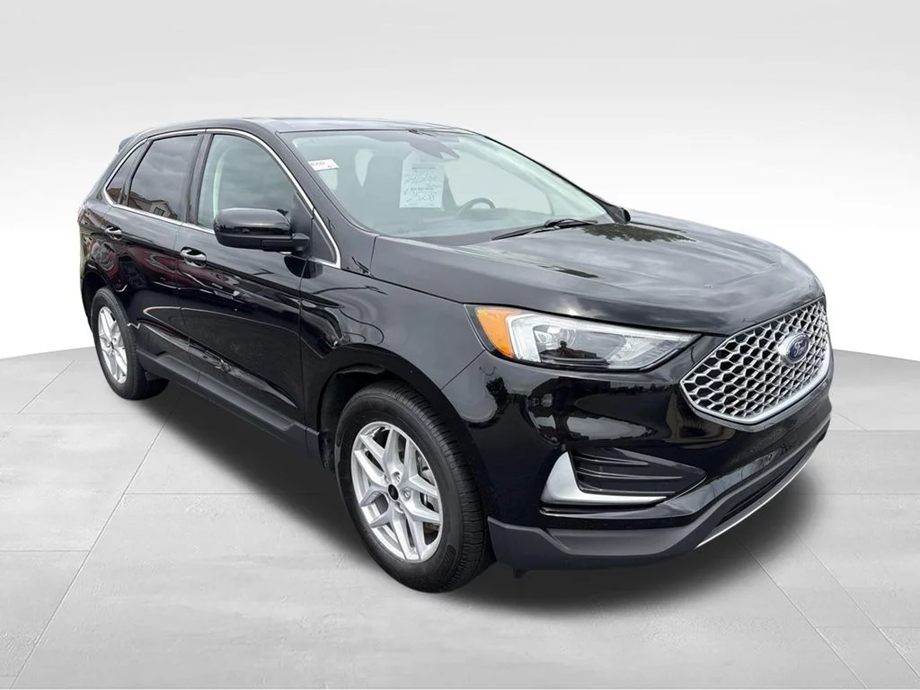 Used 2024 Agate Black Metallic Ford SEL image 8