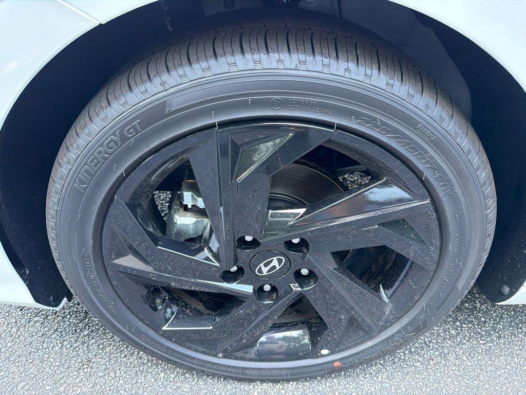 New 2026 White Hyundai SEL Sport image 11