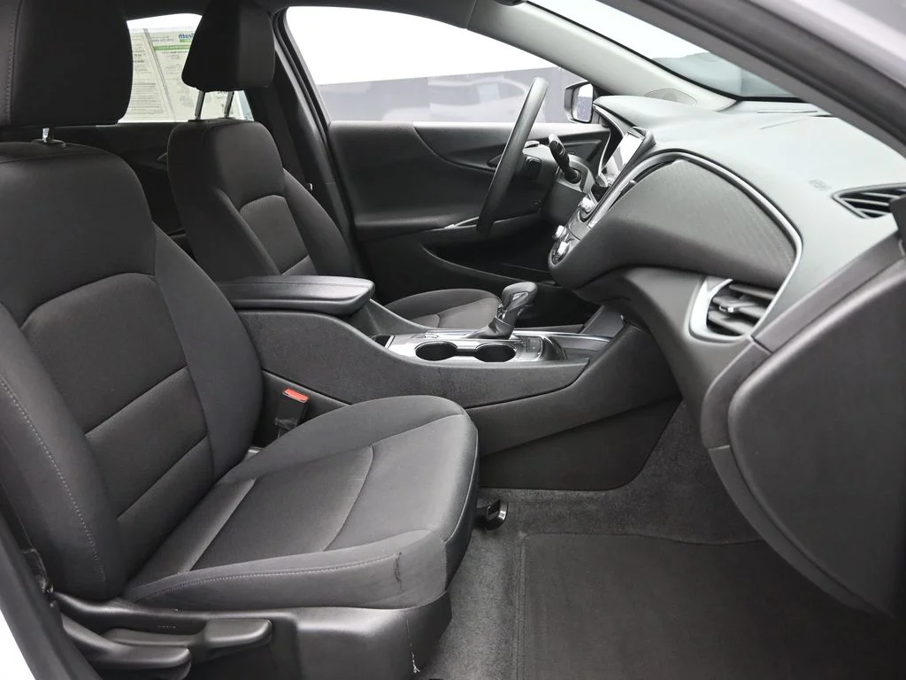 Used 2024 White Chevrolet LT image 9