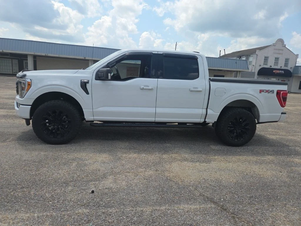 Used 2023 Oxford White Ford XLT image 4