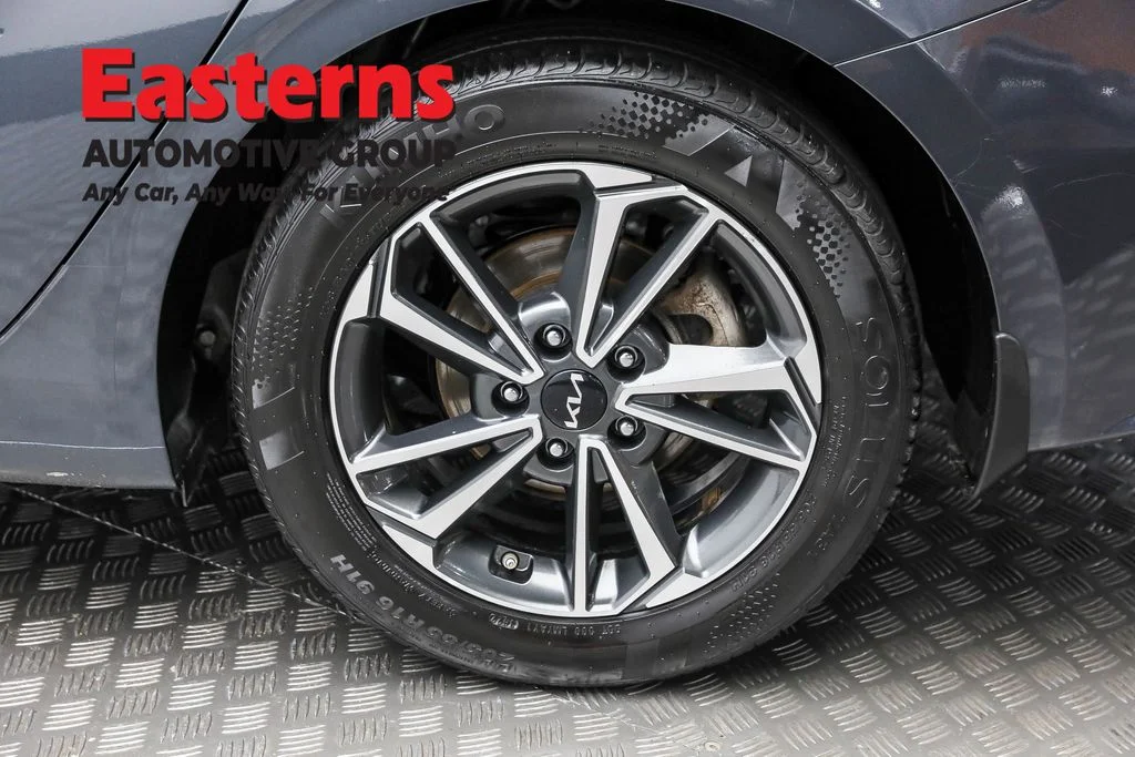 Used 2023 Gray Kia LXS image 8