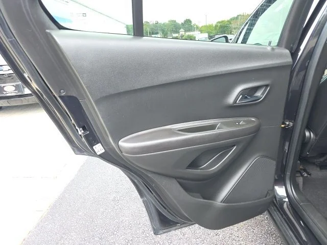 Used 2016 Black Chevrolet LT image 27