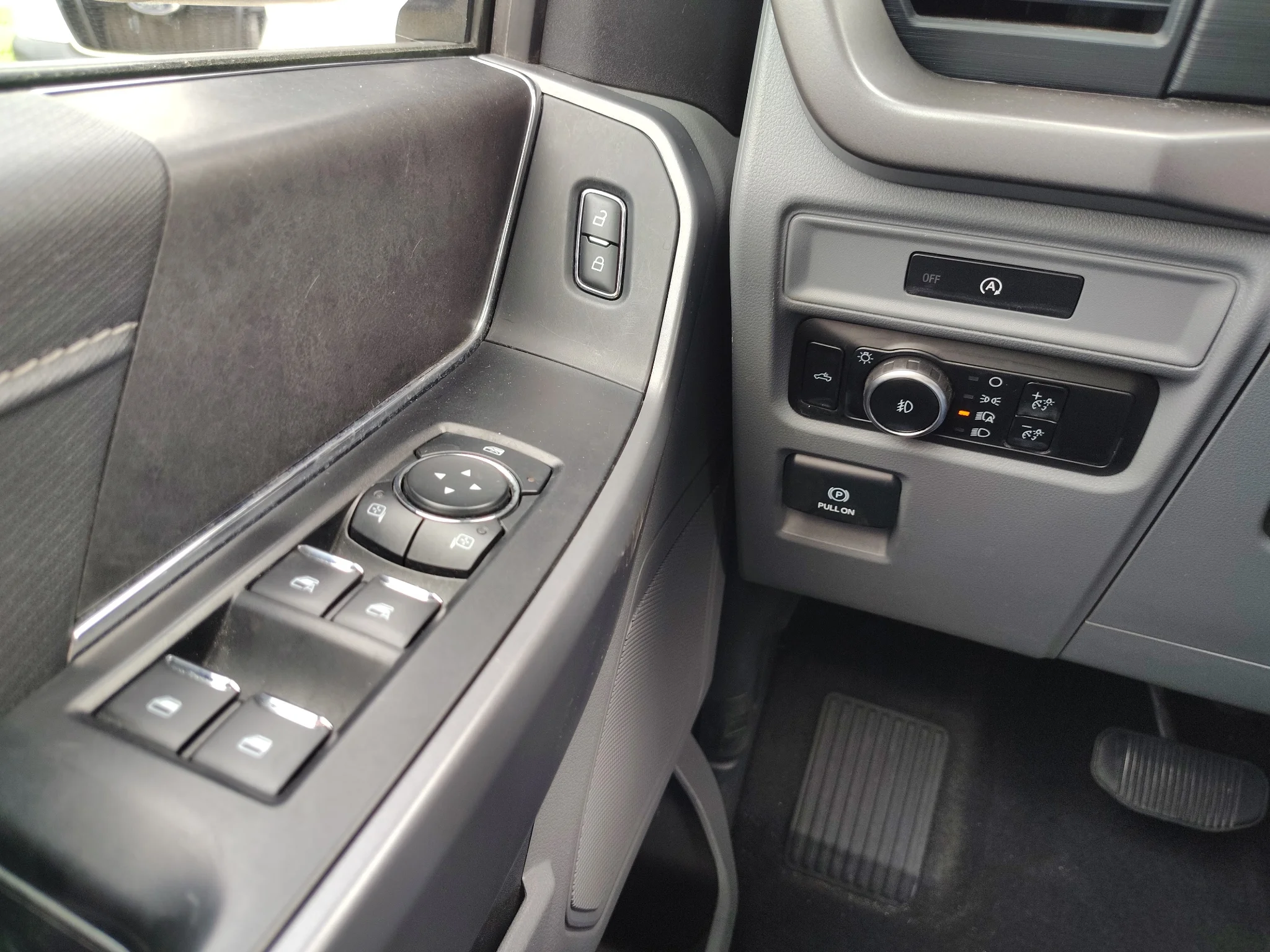 Used 2025 Oxford White Ford XLT image 15