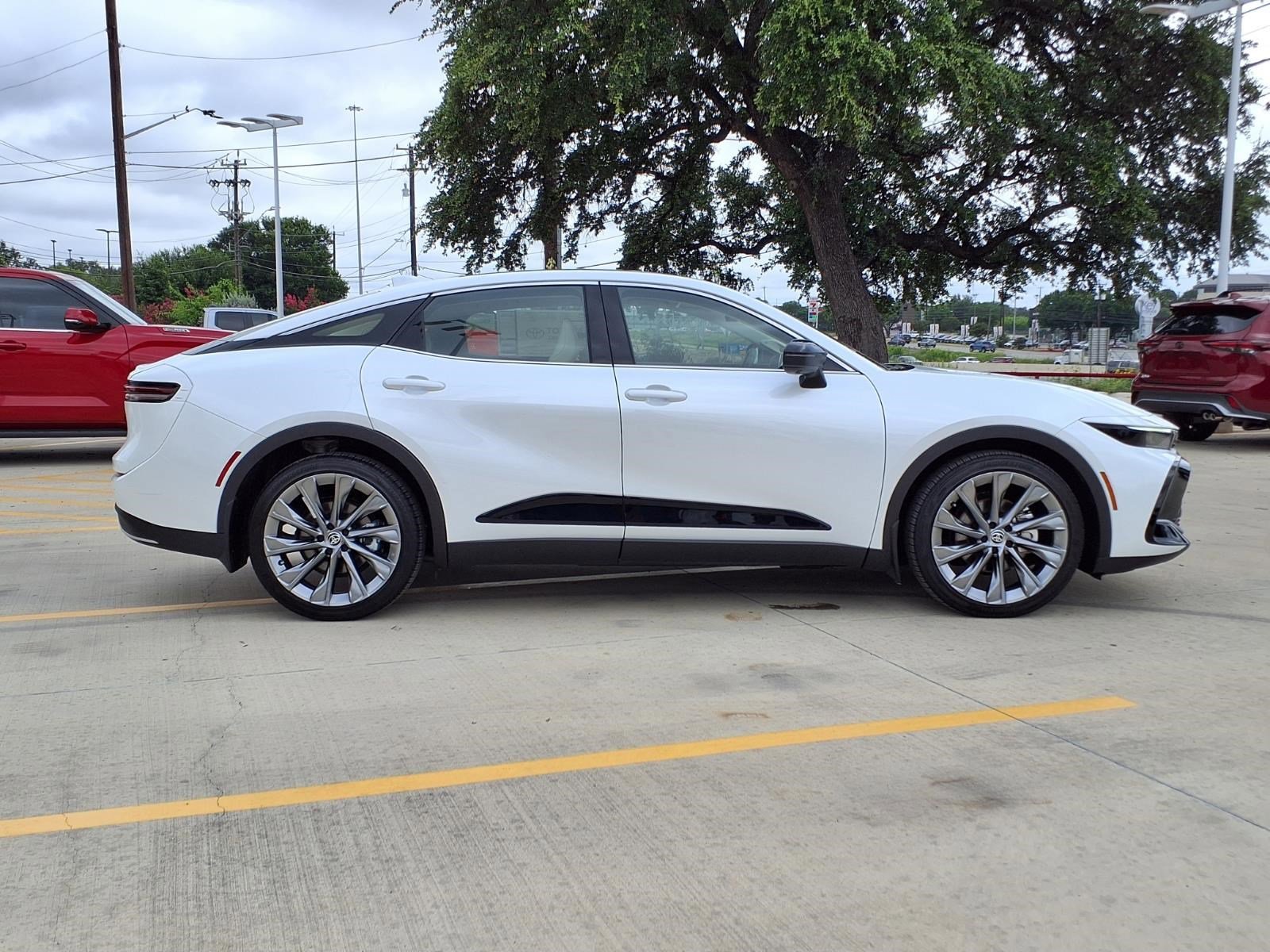 New 2026 Oxygen White <sup>1</sup> Toyota  Limited image 4