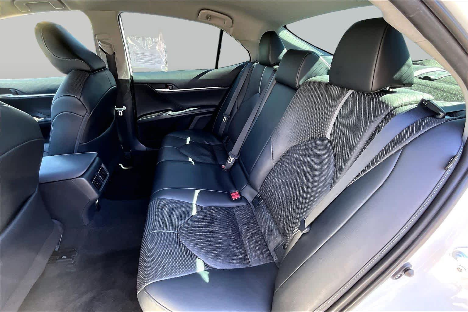Used 2023 Wind Chill Pearl/Midnight Black Metallic Toyota Hybrid XSE image 18