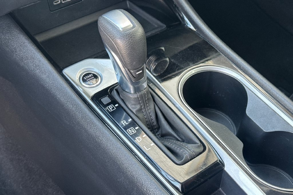 Used 2024 Silver Nissan 2.5 SV image 25